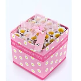 Make A Silk Daisy Chain image 1